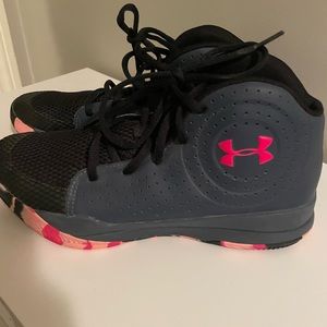 Youth size 7 Under Armour high top sneakers